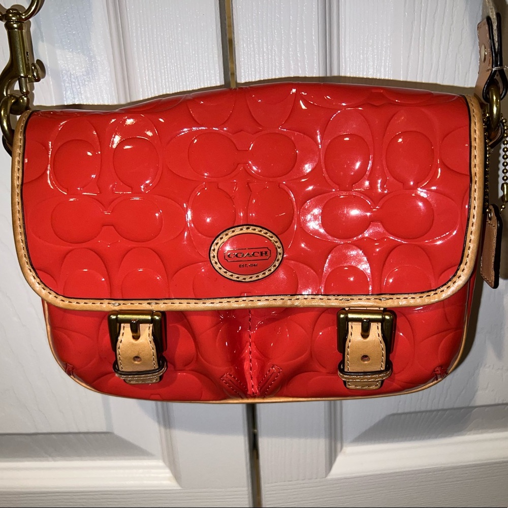 COACH Peyton Papaya Embossed
Patent Leather Crossbody Purse
Traveler Small